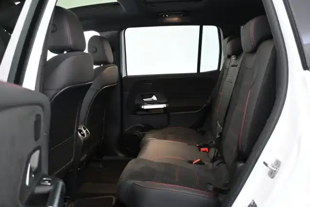 Valkoinen Maastoauto, Mercedes-Benz EQB – VAR-08880