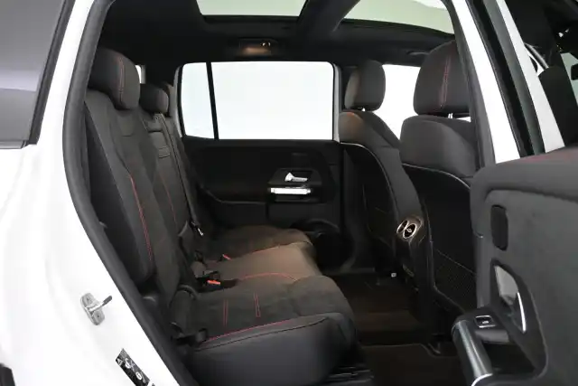 Valkoinen Maastoauto, Mercedes-Benz EQB – VAR-08880