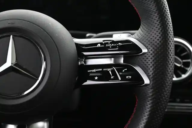 Valkoinen Maastoauto, Mercedes-Benz EQB – VAR-08880