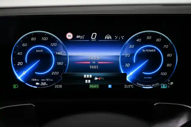 Valkoinen Maastoauto, Mercedes-Benz EQB – VAR-08880