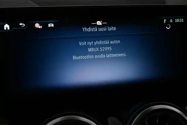 Valkoinen Maastoauto, Mercedes-Benz EQB – VAR-08880