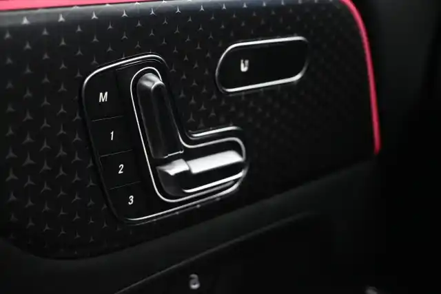 Valkoinen Maastoauto, Mercedes-Benz EQB – VAR-08880