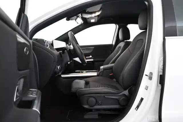 Valkoinen Maastoauto, Mercedes-Benz EQA – VAR-08892