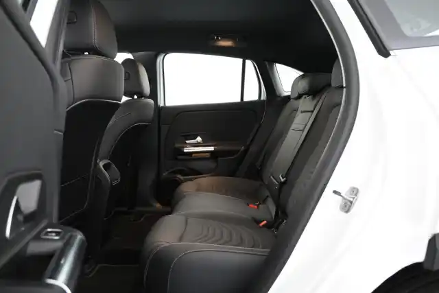 Valkoinen Maastoauto, Mercedes-Benz EQA – VAR-08892