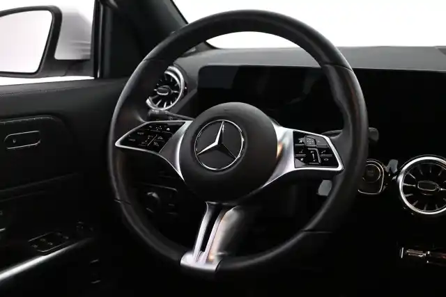 Valkoinen Maastoauto, Mercedes-Benz EQA – VAR-08892