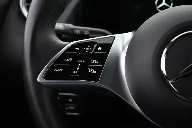 Valkoinen Maastoauto, Mercedes-Benz EQA – VAR-08892