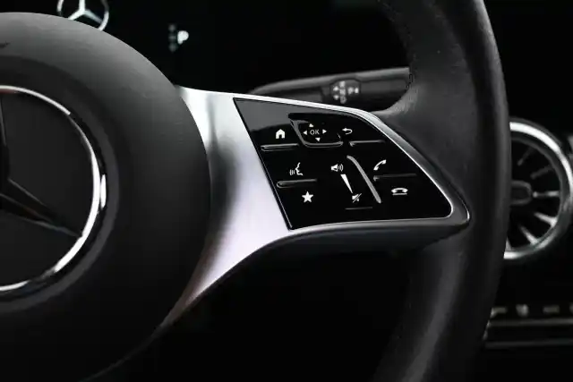 Valkoinen Maastoauto, Mercedes-Benz EQA – VAR-08892