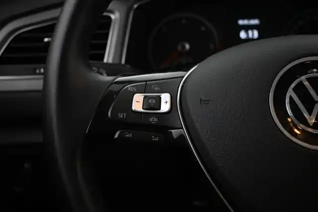 Valkoinen Maastoauto, Mercedes-Benz EQA – VAR-08892