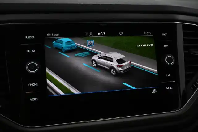 Valkoinen Maastoauto, Mercedes-Benz EQA – VAR-08892