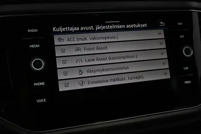 Valkoinen Maastoauto, Mercedes-Benz EQA – VAR-08892