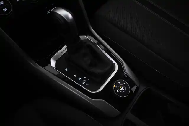 Valkoinen Maastoauto, Mercedes-Benz EQA – VAR-08892