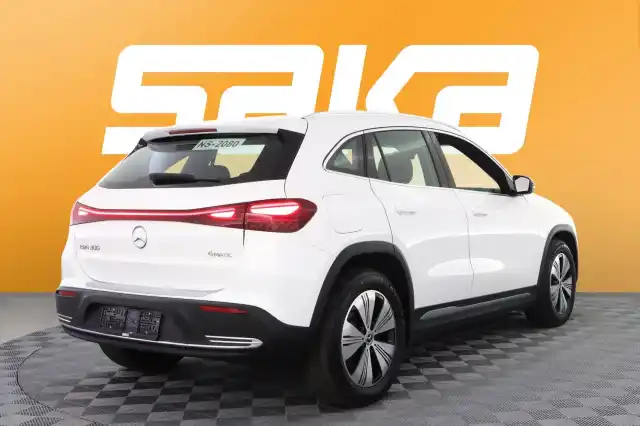 Valkoinen Maastoauto, Mercedes-Benz EQA – VAR-08892