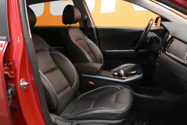 Punainen Maastoauto, Kia NIRO – VAR-08904