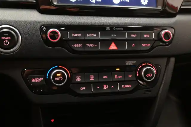 Punainen Maastoauto, Kia NIRO – VAR-08904