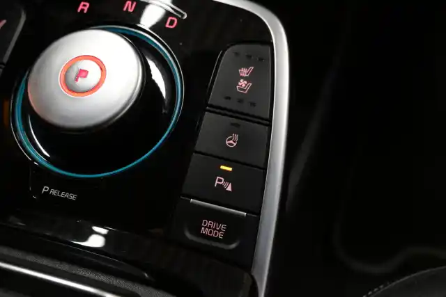 Punainen Maastoauto, Kia NIRO – VAR-08904