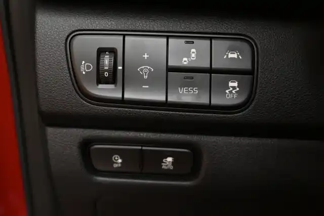Punainen Maastoauto, Kia NIRO – VAR-08904