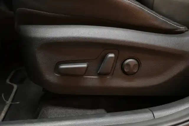 Punainen Maastoauto, Kia NIRO – VAR-08904