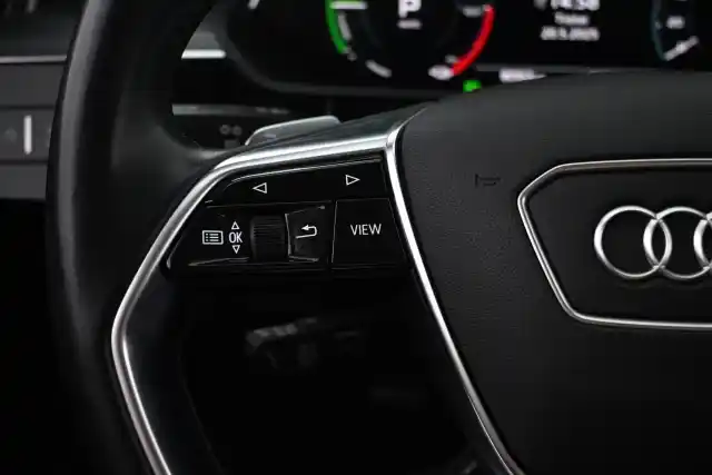 Valkoinen Maastoauto, Audi e-tron – VAR-08973