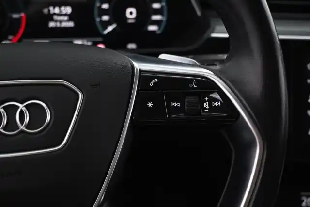 Valkoinen Maastoauto, Audi e-tron – VAR-08973