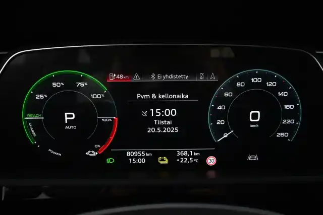 Valkoinen Maastoauto, Audi e-tron – VAR-08973
