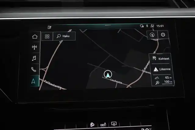 Valkoinen Maastoauto, Audi e-tron – VAR-08973