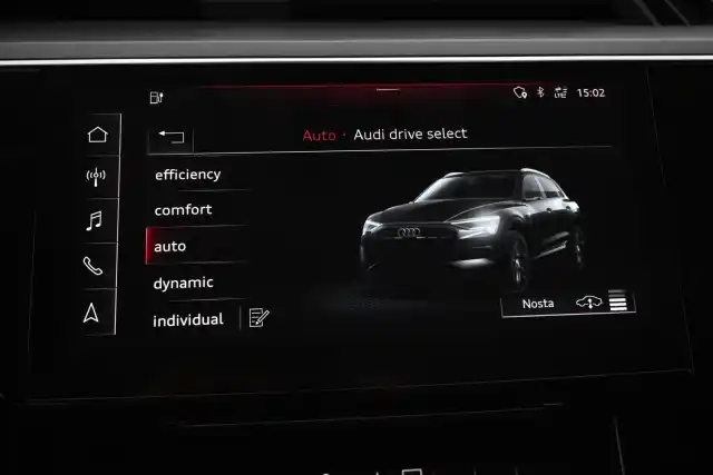 Valkoinen Maastoauto, Audi e-tron – VAR-08973