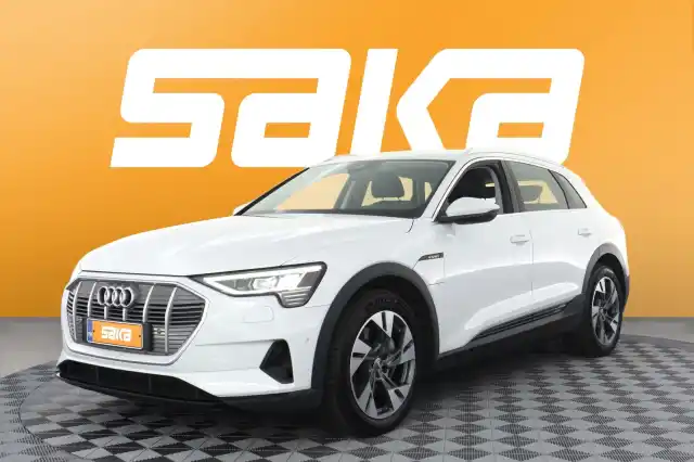 Valkoinen Maastoauto, Audi e-tron – VAR-08973