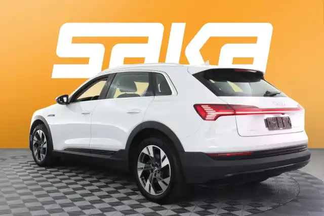 Valkoinen Maastoauto, Audi e-tron – VAR-08973