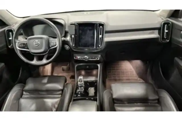 Sininen Maastoauto, Volvo XC40 – VAR-09170