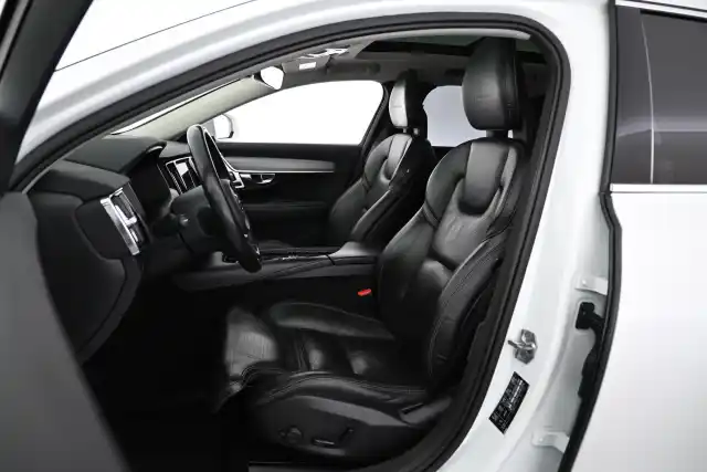 Valkoinen Farmari, Volvo V90 – VAR-09316