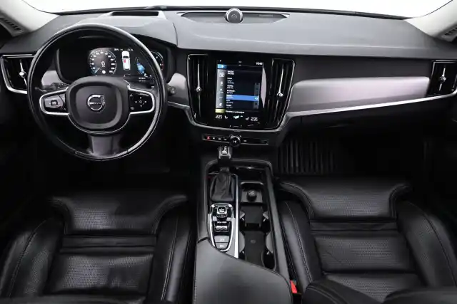 Valkoinen Farmari, Volvo V90 – VAR-09316