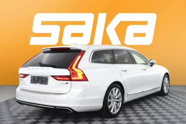Valkoinen Farmari, Volvo V90 – VAR-09316