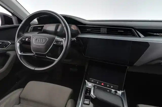 Musta Maastoauto, Audi e-tron – VAR-09480