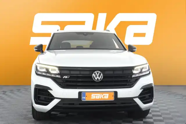 Valkoinen Maastoauto, Volkswagen Touareg – VAR-09522