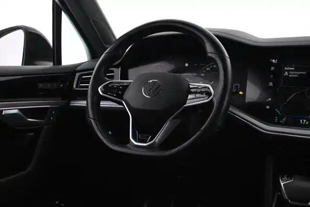 Valkoinen Maastoauto, Volkswagen Touareg – VAR-09522