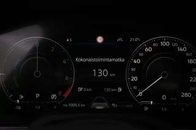 Valkoinen Maastoauto, Volkswagen Touareg – VAR-09522