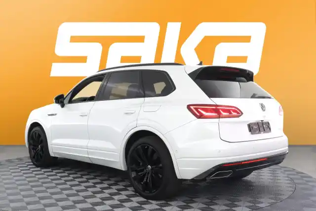 Valkoinen Maastoauto, Volkswagen Touareg – VAR-09522