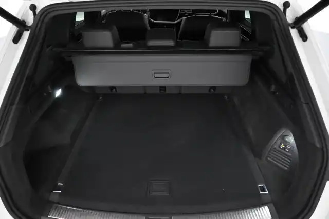 Valkoinen Maastoauto, Volkswagen Touareg – VAR-09522