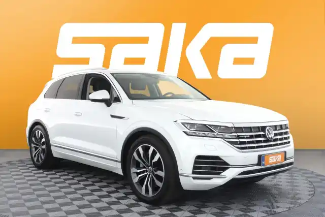 Valkoinen Maastoauto, Volkswagen Touareg – VAR-09596