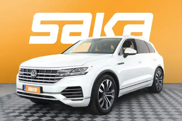 Valkoinen Maastoauto, Volkswagen Touareg – VAR-09596