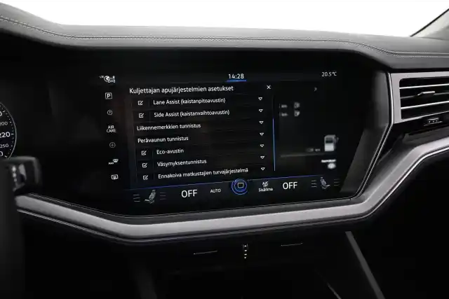Valkoinen Maastoauto, Volkswagen Touareg – VAR-09596