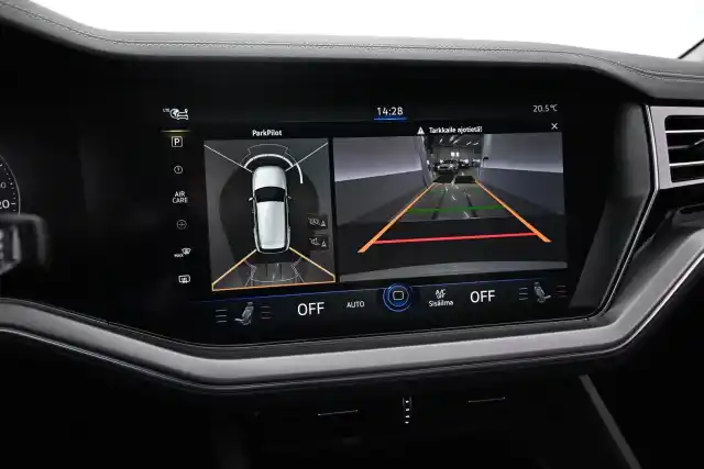 Valkoinen Maastoauto, Volkswagen Touareg – VAR-09596