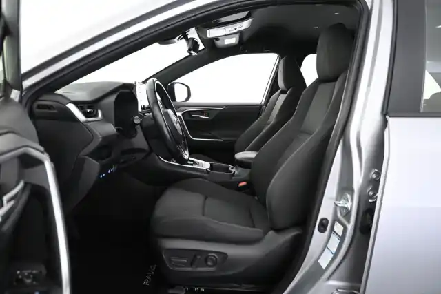Harmaa Maastoauto, Toyota RAV4 Plug-in – VAR-09621