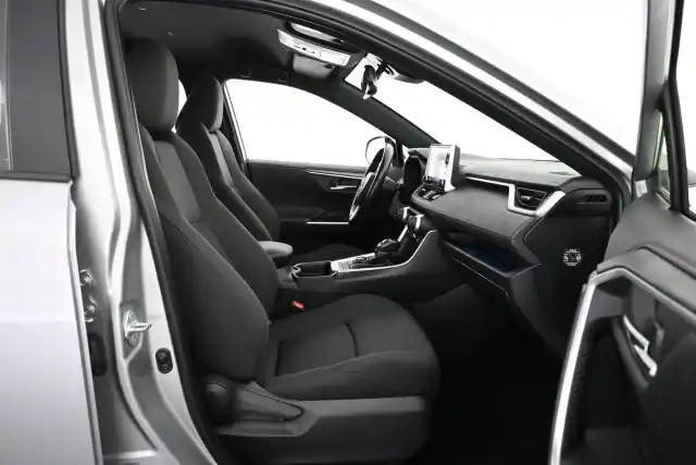 Harmaa Maastoauto, Toyota RAV4 Plug-in – VAR-09621