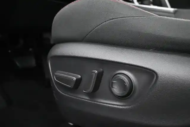 Harmaa Maastoauto, Toyota RAV4 Plug-in – VAR-09621