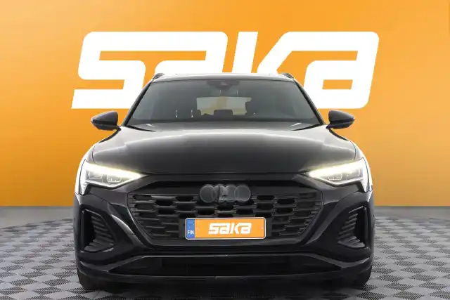 Musta Maastoauto, Audi Q8 e-tron – VAR-09661