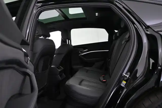 Musta Maastoauto, Audi Q8 e-tron – VAR-09661