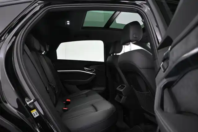 Musta Maastoauto, Audi Q8 e-tron – VAR-09661