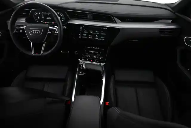 Musta Maastoauto, Audi Q8 e-tron – VAR-09661