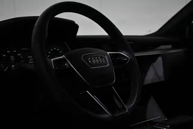 Musta Maastoauto, Audi Q8 e-tron – VAR-09661